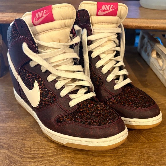 Nike High-Top Sneakers in Maroon and Cream - Picture 2 of 7